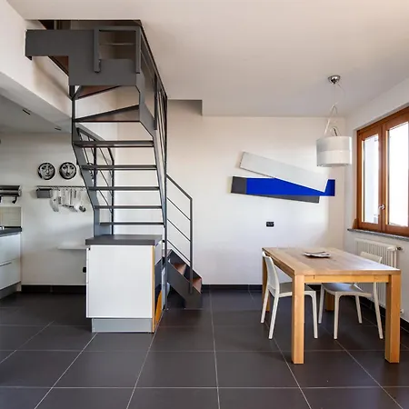 Lakeside Harmonies - Chic With Pool And Panoramic View Appartement